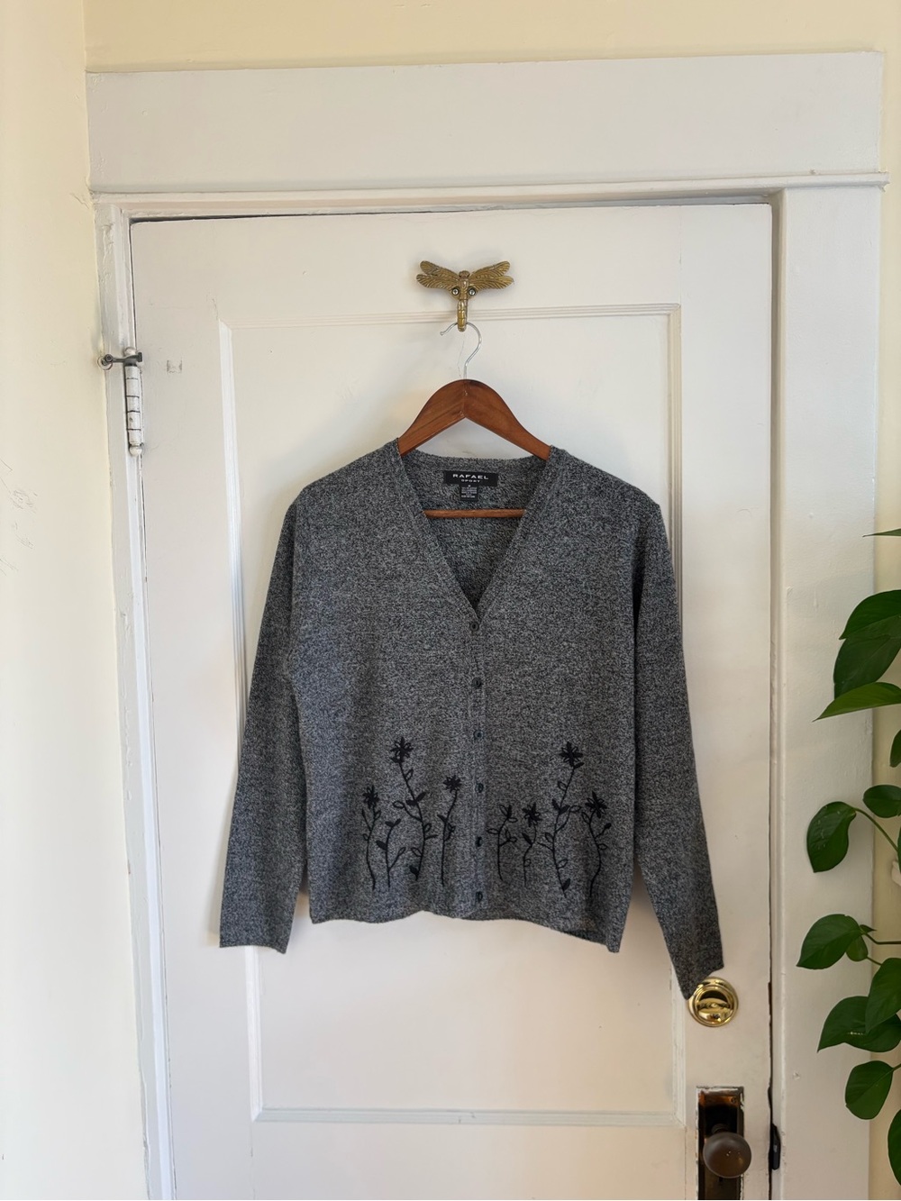 Vintage 90’s RAFAEL Wool Blend Gray Cardigan with Black Floral Embroidery‎ M